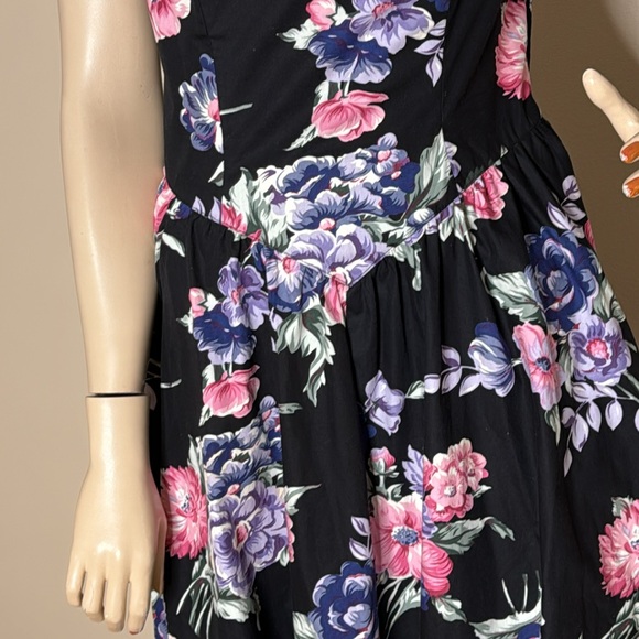 Vintage Floral Dress - Picture 13 of 16